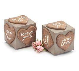 GRAY/NATURAL WOOD HEART CUBE SITTER